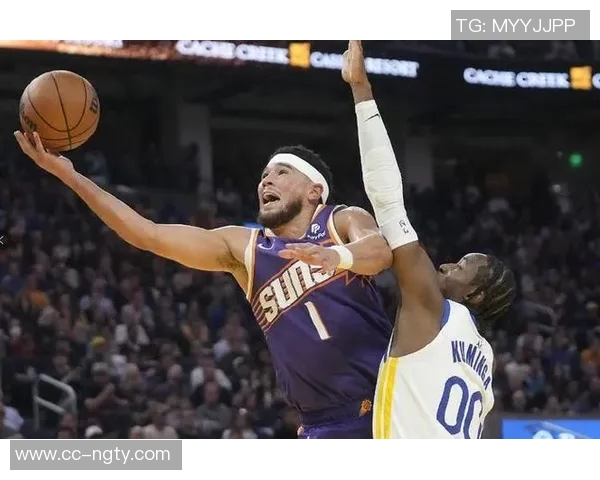 布克遭遇严密防守表现平平13投5中三分球命中率低迷仅得18分6失误